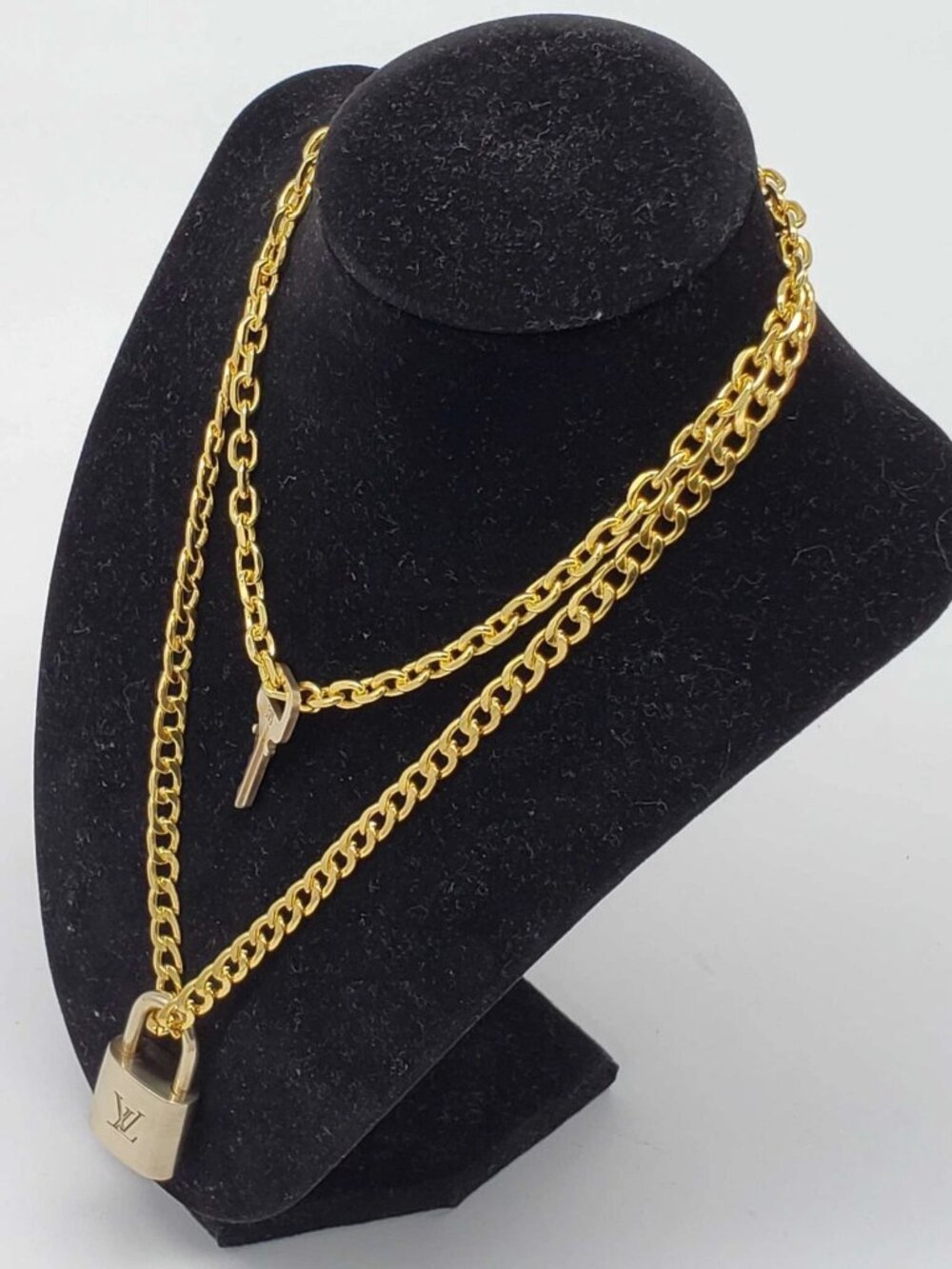 Gold-Plated Necklace with Authentic Louis Vuitton Padlock - Picture 2 of 11